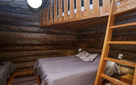 Kaukonkelo: Chambre, Bois, Drap De Lit, Lit, Literie, Sol, Sol, Design Intérieur, Meubles, Cadre De Lit