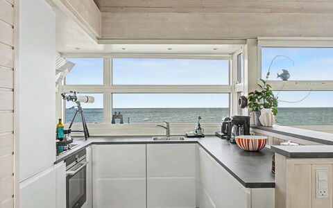 Diderik - 5M from the Sea: Cuisine, Sol, Comptoir, Design Intérieur, Bois, Sol, Plafond, Appareil De Cuisine, Meubles, Cabinetry