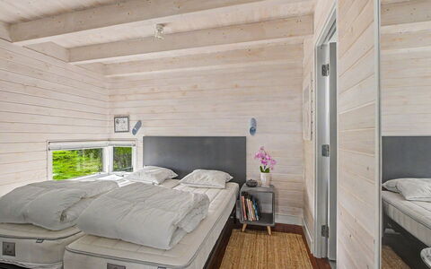 Diderik - 5M from the Sea: Meubles, Bois, Chambre, Lit, Design Intérieur, Plafond, Pièce, Domicile, Sol, Sol