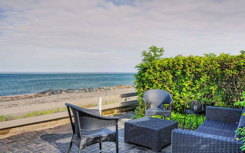 Diderik - 5M from the Sea: Bleu, Meubles, Plan D'Eau, Mobilier De Jardin, Mer, Horizon, Été, Cotiers Et Relief Océaniques, Chaise, Côte
