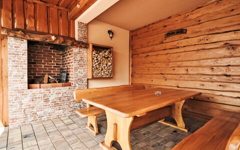 Iva & Lea: Propriété, Meubles, Table, Bois, Design Intérieur, Bâtiment, Sol, Sol, Tache De Bois, Mur