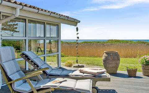 Hening - 50M from the Sea: Herbe, Bois, Zone Rurale, Arbuste, Chalet, Toit, Plaine, Lot Terre, Domicile, Couverture De Sol