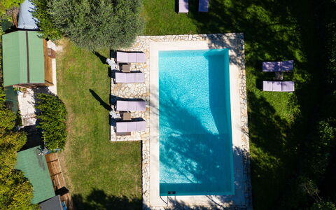 Villa Pietrafitta: L'Eau, Plante, Monde, Végétation, Rectangle, Herbe, Plan D'Eau, Design Urbain, Mur, Paysage