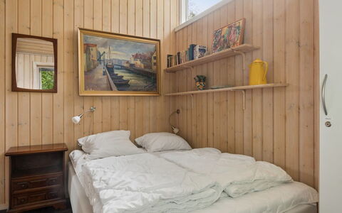Tyyne - 250M from the Sea: Chambre, Mur, Lit, Bois, Sol, Sol, Design Intérieur, Drap De Lit, Meubles, Literie