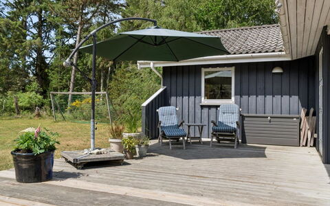 Tyyne - 250M from the Sea: Parapluie, Mobilier De Jardin, Ombre, Domicile, Tableau De Plein Air, Jardin, Chalet, Chaise, Cour, Siding