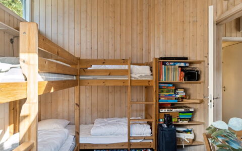 Tyyne - 250M from the Sea: Meubles, Design Intérieur, Bois, Sol, Sol, Chambre, Lit, Pièce, Plafond, Tache De Bois