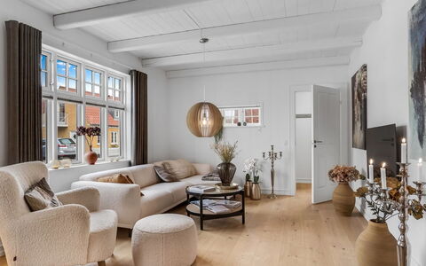 Alexi - 500M from the Sea: Sol, Design Intérieur, Meubles, Bois, Sol, Plafond, Parquet, Salon, Domicile, Canapé