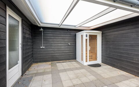 Billa - 450M from the Sea: Maison, Domicile, Chalet, Biens, Cour, Ferme, Siding, Batiments Jardin, Porche