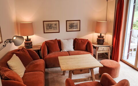 Villa Waldpark: Marron, Meubles, Propriété, Cadre, Confort, Bois, Bâtiment, Table, Orange, Design Intérieur