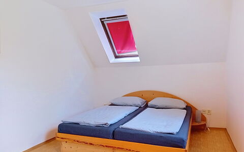 Green Valley Park Stárkov 10: Bois, Chambre, Meubles, Sol, Lit, Sol, Design Intérieur, Cadre De Lit, Drap De Lit, Literie