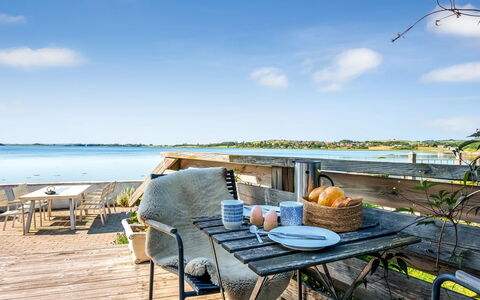 Thermund - 5M from the Sea: Bois, Domicile, Porche, Plate-Forme, Dur, Toit, Tache De Bois, Parquet, Eco Hôtel