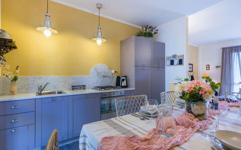 Valentina: Cabinetry, Propriété, Comptoir, Bleu Azur, Violet, Design Intérieur, Cuisine, Sol, Sol