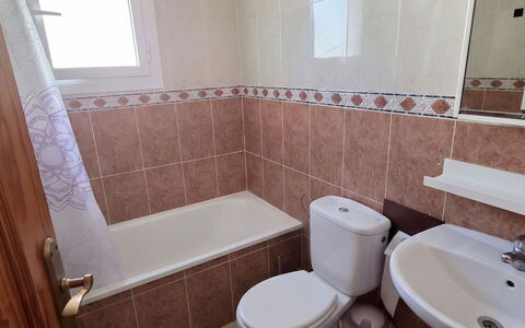 Hamber: Luminaire Plomberie, Siège De Toilette, Sol, Sol, Toilette, Salle De Bains, Plomberie, Design Intérieur, Évier, Tuile