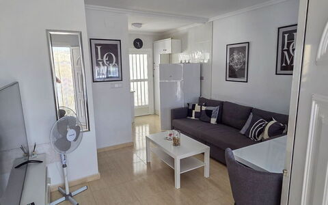 Hamber: Sol, Meubles, Sol, Design Intérieur, Pièce, Appartement, Plafond, Canapé, Salon, Domicile