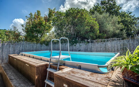 Villa Solaria with Private Pool: L'Eau, Nuage, Ciel, Jour, Propriété, Plante, Piscine, Arbre, Bois, Plan D'Eau