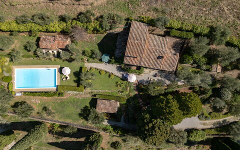 Villa Delle Rose: Écorégion, Plante, Bâtiment, Lot Terre, Paysage Naturel, Maison, Mur, Zone Résidentielle, Paysage, Zone Rurale