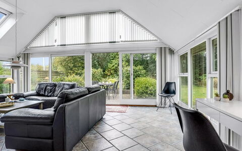 Frida - 125M from the Sea: Bois, Meubles, Appartement, Pièce, Plafond, Tache De Bois, Chaise, Dur, Vernis, Lumber