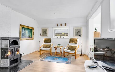 Frida - 125M from the Sea: Bois, Meubles, Appartement, Pièce, Plafond, Tache De Bois, Chaise, Dur, Vernis, Lumber