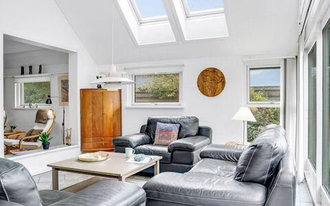 Frida - 125M from the Sea: Bois, Meubles, Appartement, Pièce, Plafond, Tache De Bois, Chaise, Dur, Vernis, Lumber