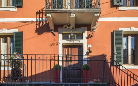 Orazio Liberty House,Lunigiana, Nature: Bâtiment, Fenêtre, Jour, Propriété, Plante, Bleu Azur, Bois, Infrastructure, Orange, Porte