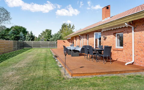 Iara - 500M from the Sea: Herbe, Toit, Maison, Lot Terre, Domicile, Brique, Chalet, Jardin, Pelouse, Biens