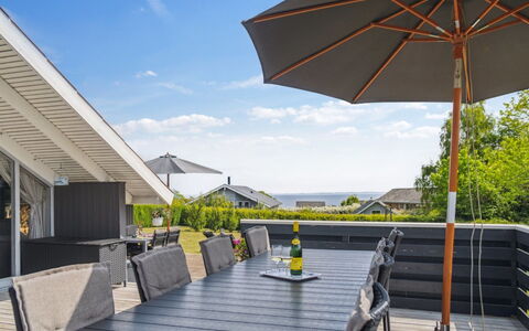 Bessi - 200M from the Sea: Meubles, Design Intérieur, Sol, Sol, Plafond, Pièce, Chaise, Table, Appartement, Table Cuisine Et Salle A Manger