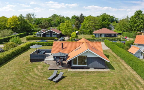 Bessi - 200M from the Sea: Meubles, Design Intérieur, Sol, Sol, Plafond, Pièce, Chaise, Table, Appartement, Table Cuisine Et Salle A Manger