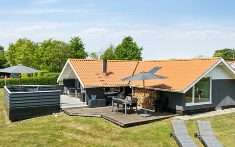 Bessi - 200M from the Sea: Meubles, Design Intérieur, Sol, Sol, Plafond, Pièce, Chaise, Table, Appartement, Table Cuisine Et Salle A Manger