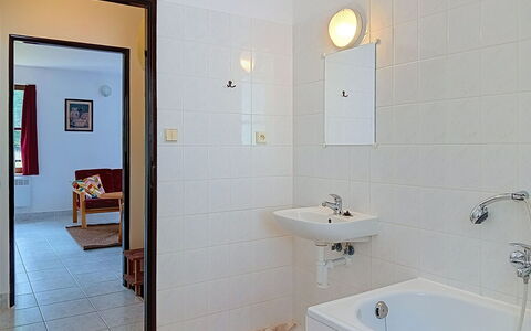 Green Valley Park Stárkov 3: Sol, Mur, Luminaire Plomberie, Sol, Salle De Bains, Design Intérieur, Lavabo, Plafond, Plomberie, Évier