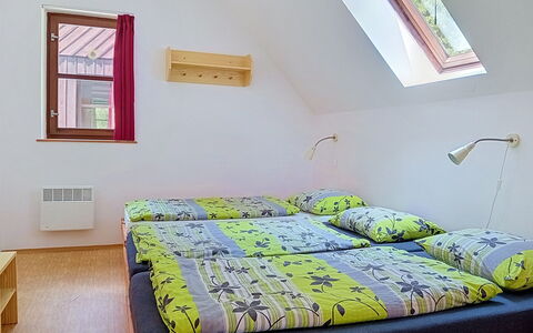 Green Valley Park Stárkov 3: Chambre, Lit, Bois, Design Intérieur, Sol, Sol, Pièce, Drap De Lit, Meubles, Literie