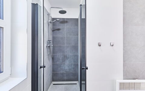 Green Valley Park Stárkov 11: Luminaire Plomberie, Sol, Salle De Bains, Sol, Design Intérieur, Douche, Plomberie, Porte, Tete De Douche, Porte De Douche