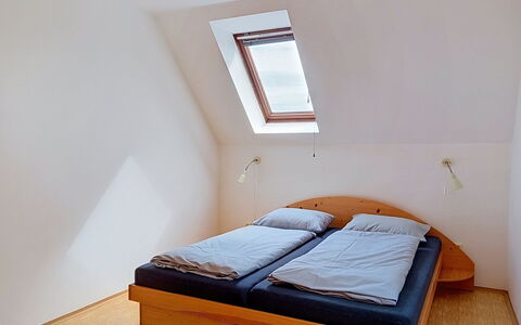 Green Valley Park Stárkov 13: Lit, Chambre, Design Intérieur, Bois, Sol, Sol, Meubles, Plafond, Drap De Lit, Literie