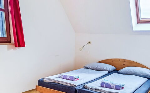 Green Valley Park Stárkov 14: Chambre, Bois, Lit, Meubles, Design Intérieur, Sol, Sol, Drap De Lit, Literie, Cadre De Lit