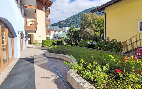 Val Genova: Balcon, Hôtel, Villa, Cour, Plante D'Appartement, Hacienda