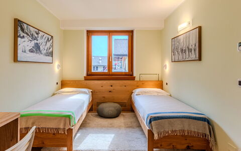 Val Genova: Design Intérieur, Sol, Sol, Bois, Meubles, Plafond, Lit, Chambre, Pièce, Parquet