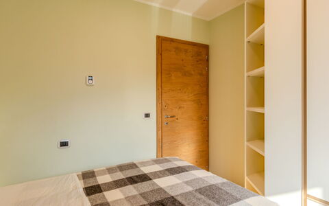 Val Genova: Design Intérieur, Sol, Mur, Lit, Sol, Chambre, Bois, Plafond, Meubles, Pièce
