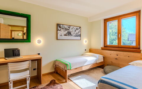 Val Genova: Design Intérieur, Bois, Meubles, Plafond, Chambre, Sol, Sol, Lit, Pièce, Domicile