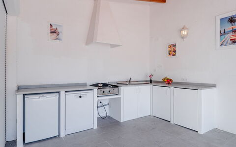 Villa Alto: Cuisine, Sol, Sol, Design Intérieur, Meubles, Plafond, Principaux Appliance, Comptoir, Appareil De Cuisine, Pièce