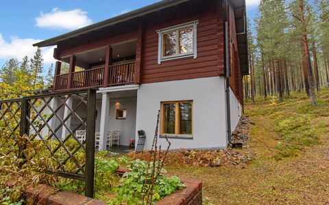 Villa Uuttu: Balcon, Appartement, Ombre, Verre, Condominium, Balustrade, Porche, Daylighting, Plate-Forme, Mobilier De Jardin