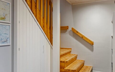Villa Uuttu: Balcon, Appartement, Ombre, Verre, Condominium, Balustrade, Porche, Daylighting, Plate-Forme, Mobilier De Jardin