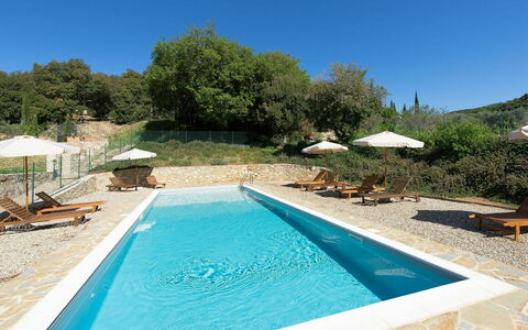 Casa Minuccia: L'Eau, Propriété, Plante, Meubles, Ciel, Piscine, Bleu Azur, Ombre, Chaise, Mobilier De Jardin