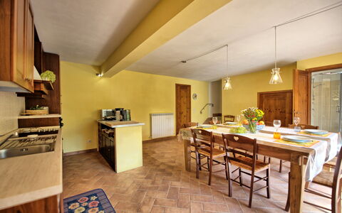Casa Minuccia: Table, Meubles, Comptoir, Bois, Cabinetry, Cuisine, Architecture, Design Intérieur, Sol, Sol