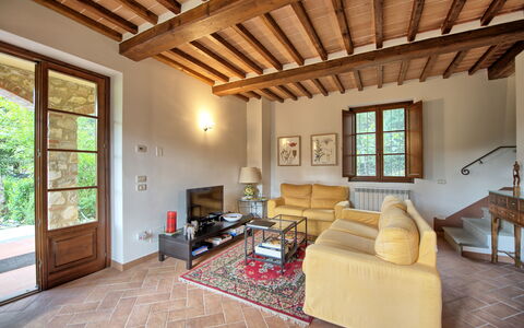 Casa Minuccia: Meubles, Canapé, Cadre, Fenêtre, Bois, Salon, Design Intérieur, Table, Sol, Ombre