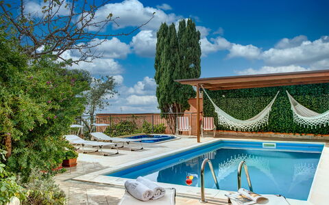 Villa Sorrentina With Panoramic Terrace: Nuage, L'Eau, Ciel, Plante, Jour, Propriété, Bâtiment, Piscine, Bleu Azur, Bleu