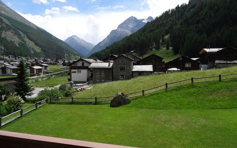 Apartments Carmena: Nuage, Ciel, Plante, Propriété, Montagne, Écorégion, Paysage Naturel, Bâtiment, Environnement Naturel, Arbre