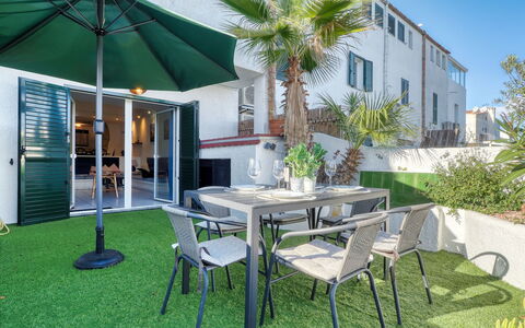 Currican: Ombre, Appartement, Chaise, Balcon, Aménagement Paysager, Villa, Hôtel, Eco Hôtel, Recours