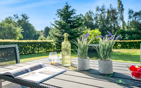 Diuri - 30Km from the Sea: Meubles, Mobilier De Jardin, Tableau De Plein Air, Jardin, Chaise, Aménagement Paysager, Table Cuisine Et Salle A Manger, Plante D'Appartement, Arrière-Cour