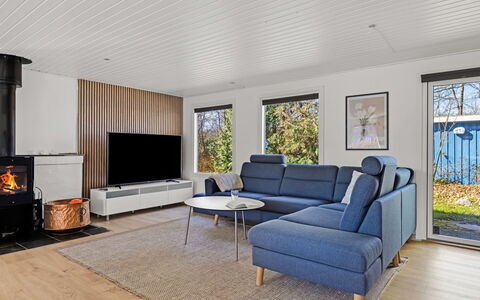 Diuri - 30Km from the Sea: Bois, Sol, Meubles, Sol, Domicile, Appartement, Salon, Parquet, Canapé