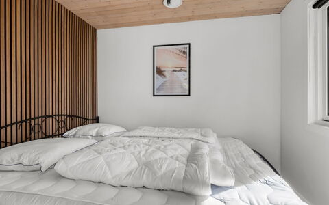 Diuri - 30Km from the Sea: Lit, Chambre, Design Intérieur, Drap De Lit, Literie, Bois, Plafond, Meubles, Sol, Linge
