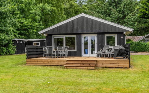 Diuri - 30Km from the Sea: Chalet, Domicile, Dur, Porche, Batiments Jardin, Ombre, Siding, Planche, Biens, Cabanon